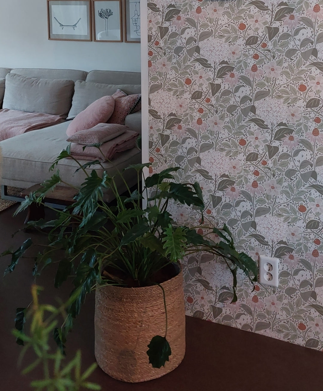 Floral Wallpaper - Summer’s Bloom - Light Green