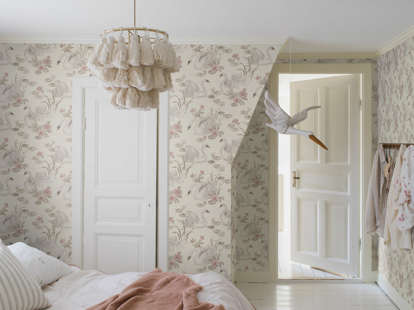Papier peint pour chambre d'enfant et bébé - Lily Swan - Rose délicat