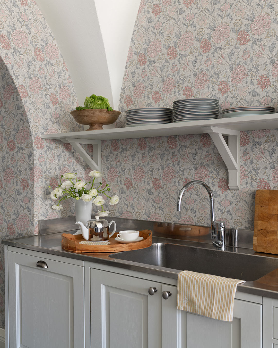 William Morris Wallpaper - Cray - Pink