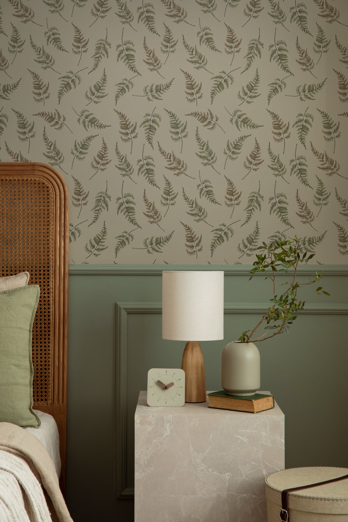 Summer Gray Wallpaper - Falling Ferns - Soft Beige