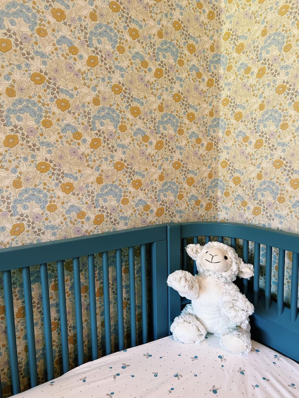 Peel & Stick Wallpaper - Doris - Lilac & Mustard