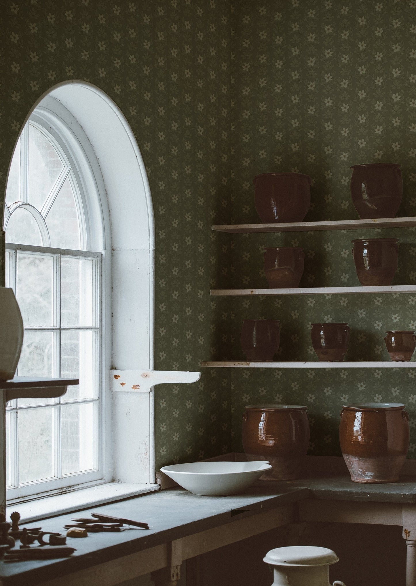 Summer Gray Wallpaper - Wood Anemone - Green