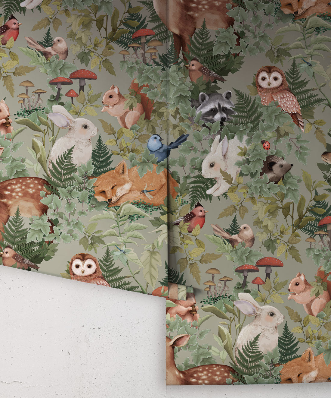Papier peint pour chambre d'enfant - Dans les bois par Fleur Harris - Vert poussiéreux