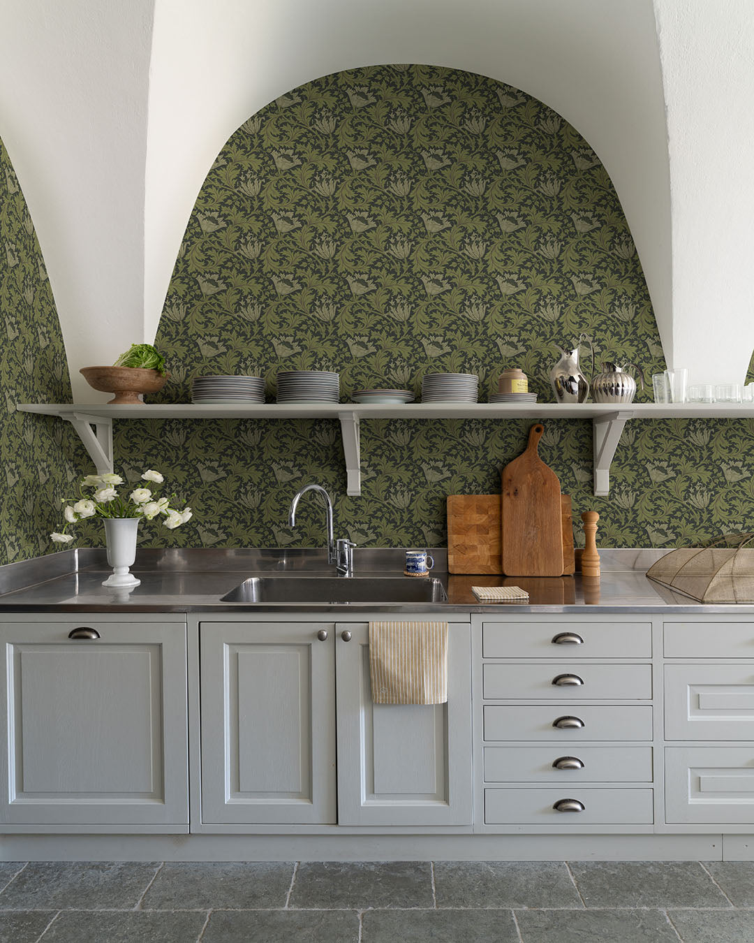 William Morris Wallpaper - Anemone - Charcoal