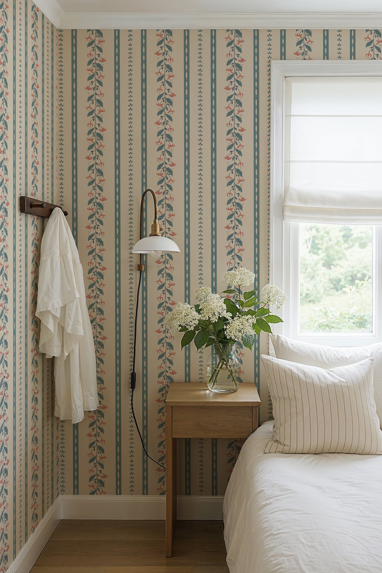 Wallpaper Stripes - Luna - Navy